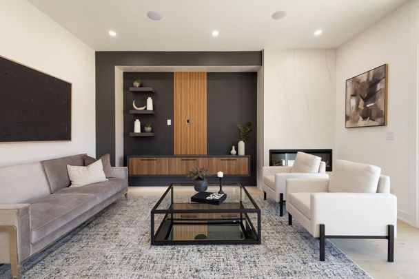 For Lease - 24 Twenty First Street, Toronto, Ontario - Photo 1