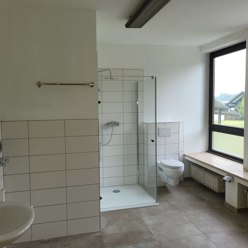 Helle 2 Zimmer Wohnung (Hochpaterre) zur Miete mit Balkon in ruhiger Wohngegend! - Foto 1