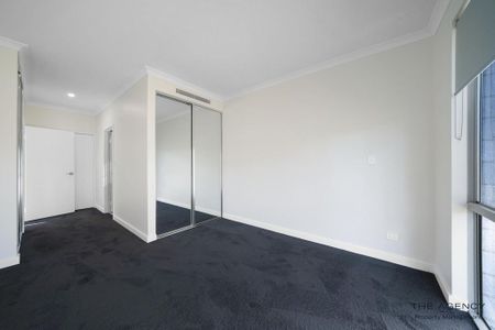Brand New Home with Modern Finishes in Noranda - Photo 4