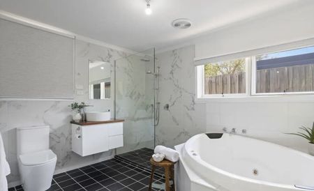 Coastal Family Home with room for the Caravan and Boat - Photo 3