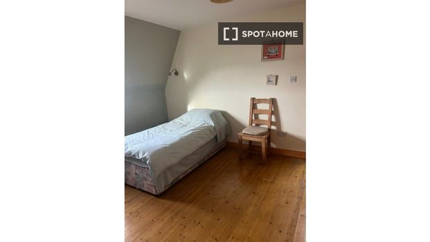 Room for rent in 5-bedroom apartment in Portmarnock, Dublin - Photo 1