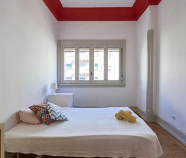Room in a shared 11-bedroom apartment for rent in Lisbon. - Foto 5
