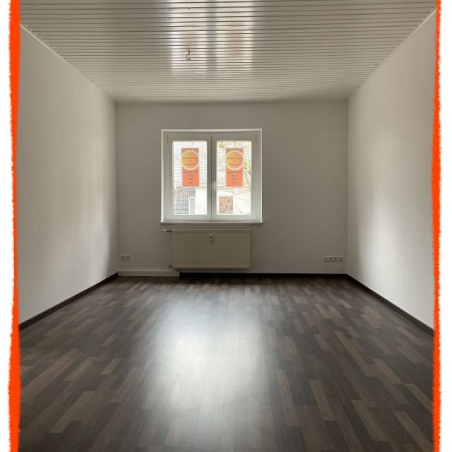 2-Zimmer-Dachwohnung ohne Schrägen mit begehbarem Kleiderschrank und PKW-Stellplatz im Hof zu vermieten! - Foto 1