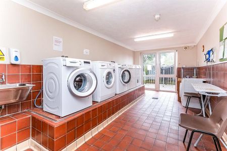 1 bedroom retirement property to rent - Photo 4