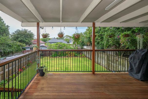 AIR CONDITIONED 3 BEDROOM HOME + STUDY - Photo 1