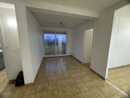 Location Appartement 4 pièces 78 m2 à Fresnoy-le-Grand - Photo 3