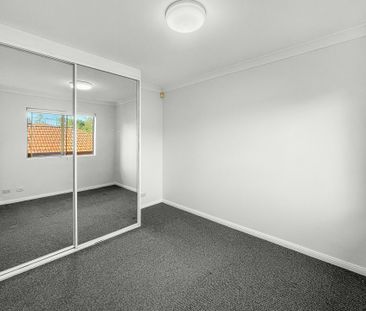 Spacious Two Storey Townhouse ! - Photo 5