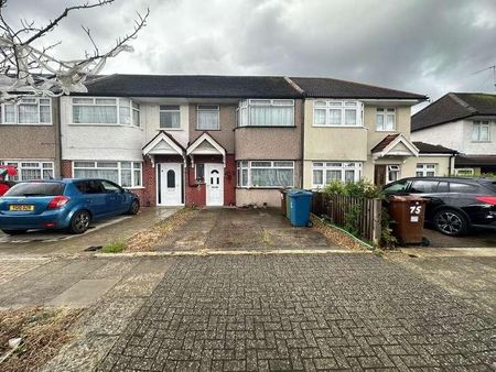Leamington Crescent, Harrow, HA2 - Photo 4