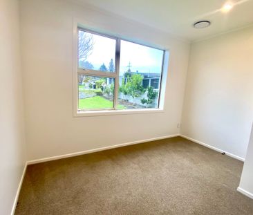 Charming Family Home in Bellevue - Photo 5