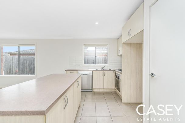 30 Fernisky Drive, Cranbourne East - Photo 1