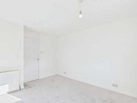 3 bedroom flat to rent - Photo 4