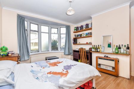 3 bedroom semi-detached house to rent - Photo 4