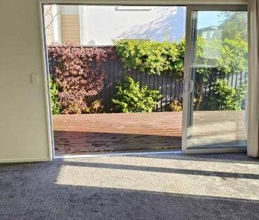 bigger than your average new townhouse ! - Photo 1