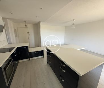 Location Appartement 2 pièces 50m² HYERES 83400 - Photo 4