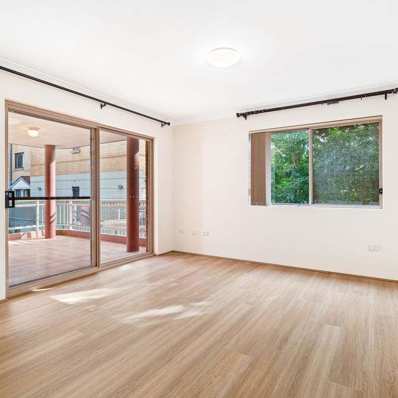 Spacious & Light-Filled 2 Bedroom Apartment - Photo 1