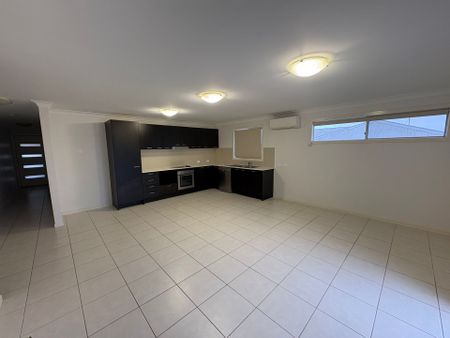 Easy Living in Glenvale – 3 Bed, 2 Bath Unit - Photo 2