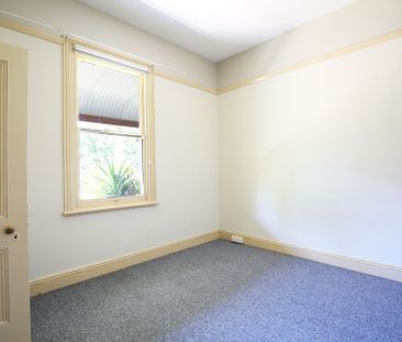 FAMILY HOME IN QUIET STREET - Photo 5