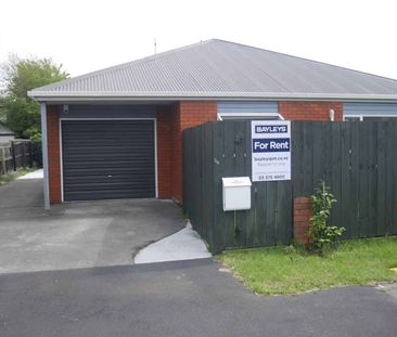 RICCARTON - 2 BEDROOM TOWNHOUSE, 50 METRES FROM RICCARTON MALL - Photo 4