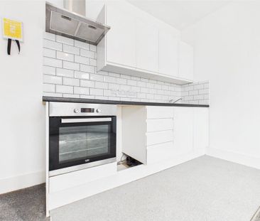 Property to rent - Photo 5