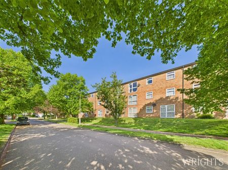 3 bedroom Apartment - Nettlecroft, Welwyn Garden City - Photo 5
