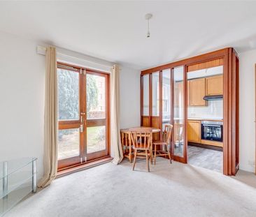 A bright and airy one bedroom ground floor apartment with excellent... - Photo 1