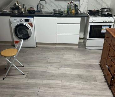 Room in a Shared House, Lodge Road, CR0 - Photo 6