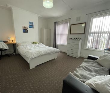 Hessle Avenue, Hyde Park, LS6 1EF, Leeds - Photo 2