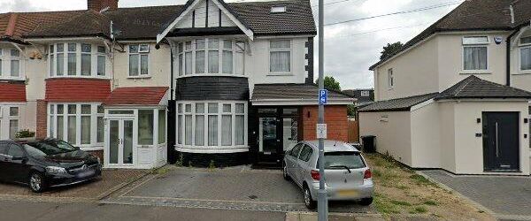 3 Bed Terraced House, Malvern Drive, IG3 - Photo 1