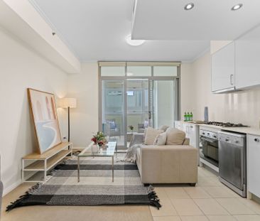 MODERN & SPACIOUS APARTMENT IN THE HEART OF BURWOOD - Photo 2