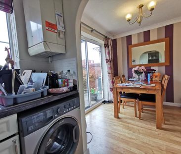 3 bedroom end of terrace house to rent - Photo 4