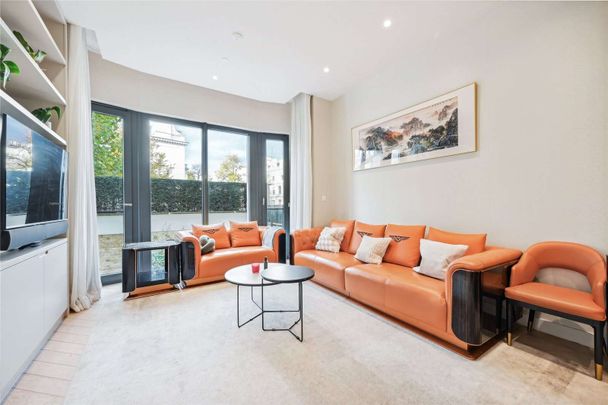 A stunning three bedroom flat on one of London's most notable residential locations - Photo 1