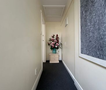 1 Bedroom Large Split Villa - New Lynn - Photo 2