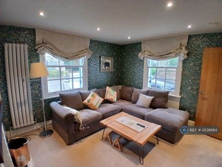 3 bedroom semi-detached house to rent - Photo 3