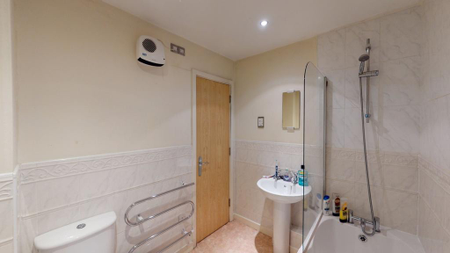 2 bedroom ground floor flat to rent - Photo 5