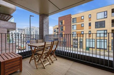 Grove Park, London, NW9 - Photo 2