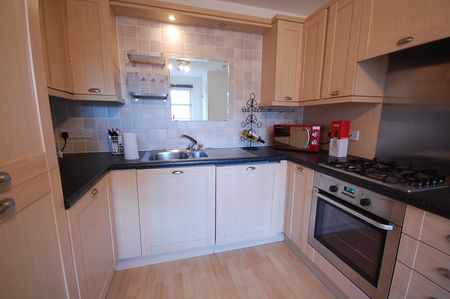 2 bedroom apartment to rent - Photo 4