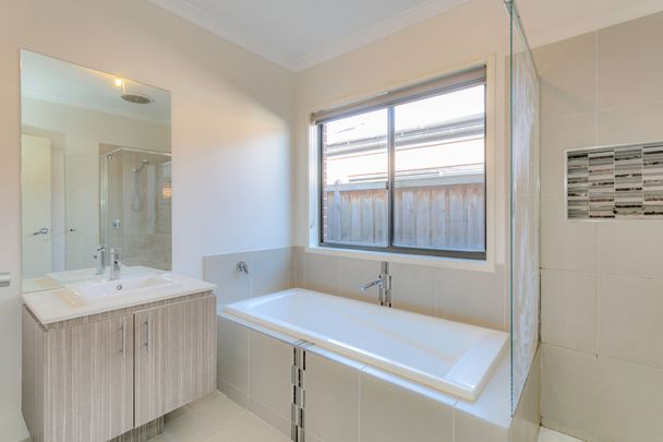 Spacious 4-Bedroom Home in Mernda - Photo 1