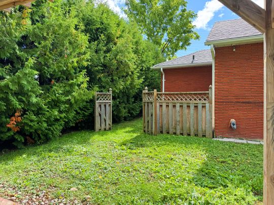For Lease - 8 Middle Street Unit# Basement, Georgina, Ontario - Photo 1