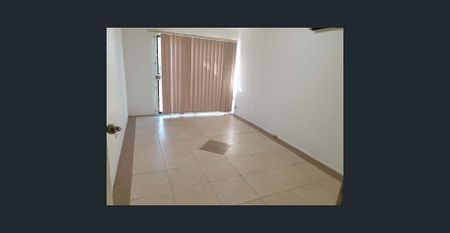 Big 1BR for male in Huge, Tiled, Shared, Furnished Flat. Walk to Train. Inc. bills! - Photo 5