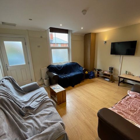 Headingley Mount - Photo 1