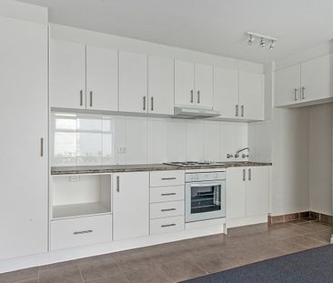 FANTASTIC ONE BEDROOM APARTMENT IN A GREAT LOCATION - Photo 2
