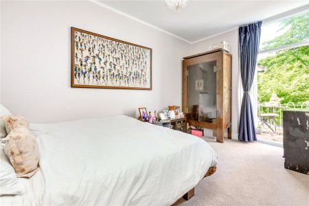 2 bedroom flat in Chiswick - Photo 4