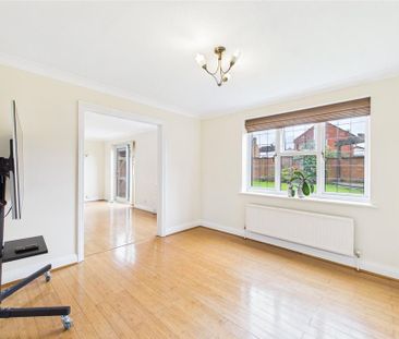 4 bedroom detached house to rent - Photo 3