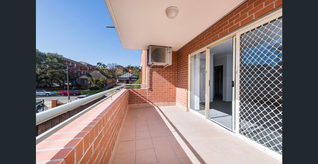 Well Presented Two Bedroom Apartment In Prime Location - Photo 1