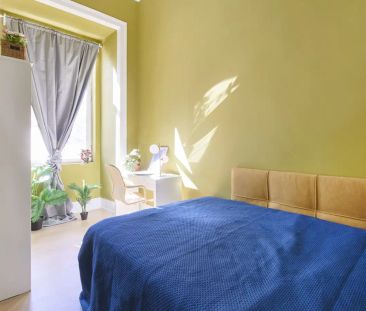 Room in a shared 9-bedroom apartment for rent in Lisbon - Photo 5