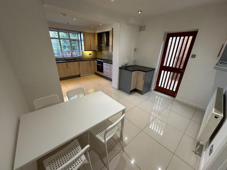1 bedroom in a house share to rent - Photo 3