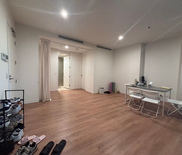Hawthorn East - Photo 1