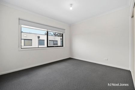 4 Lithgow Way, MOOROOLBARK - Photo 3