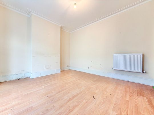 1 Bed Flat, Harpour Road, IG11 - Photo 1