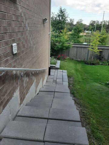 For Lease - 276 Degraaf Crescent, Aurora, Ontario - Photo 3